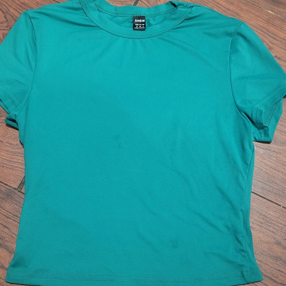 Green shein t shirt size medium